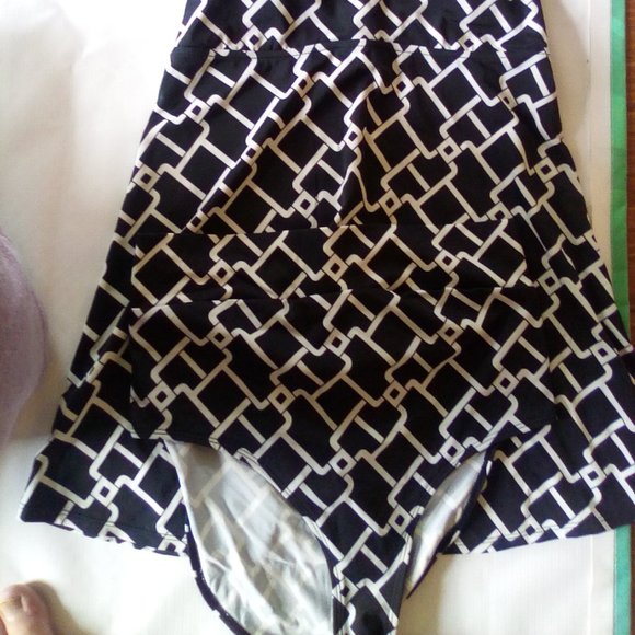 LIZ LANGE MATERNITY SWIMSUIT 2 PIECE STRETCH - Picture 2 of 2